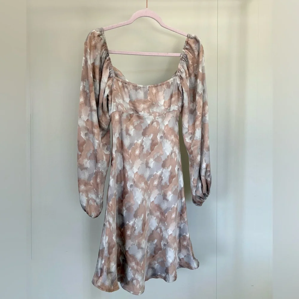 ASTR The Label satin long sleeve dress - Picture 2 of 4